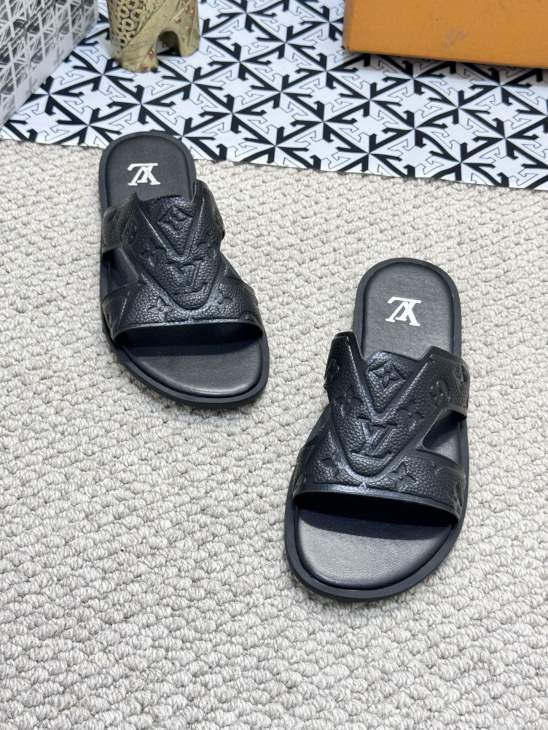 Picture of Louis Vuitton Slippers _SKULVsz38-45mnf04151348
